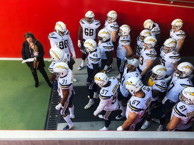 10人国足客场0比1不敌沙特 依然排名小组垫底.